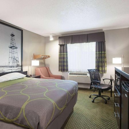 Super 8 By Wyndham Bedford Dfw Airport West Motel Bagian luar foto