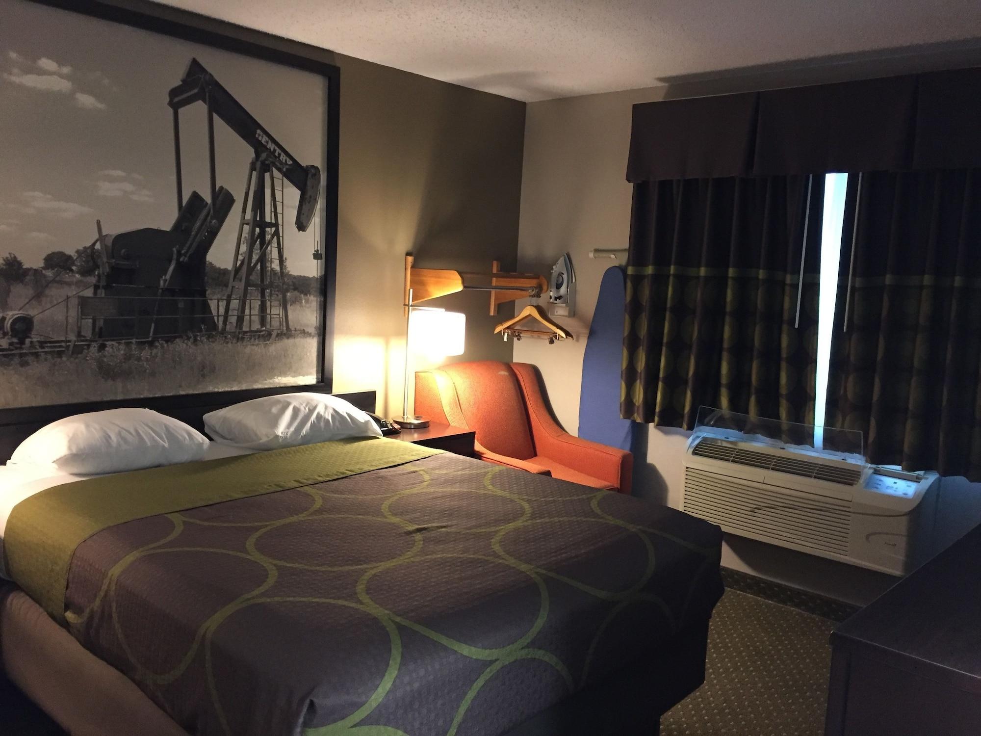 Super 8 By Wyndham Bedford Dfw Airport West Motel Bagian luar foto