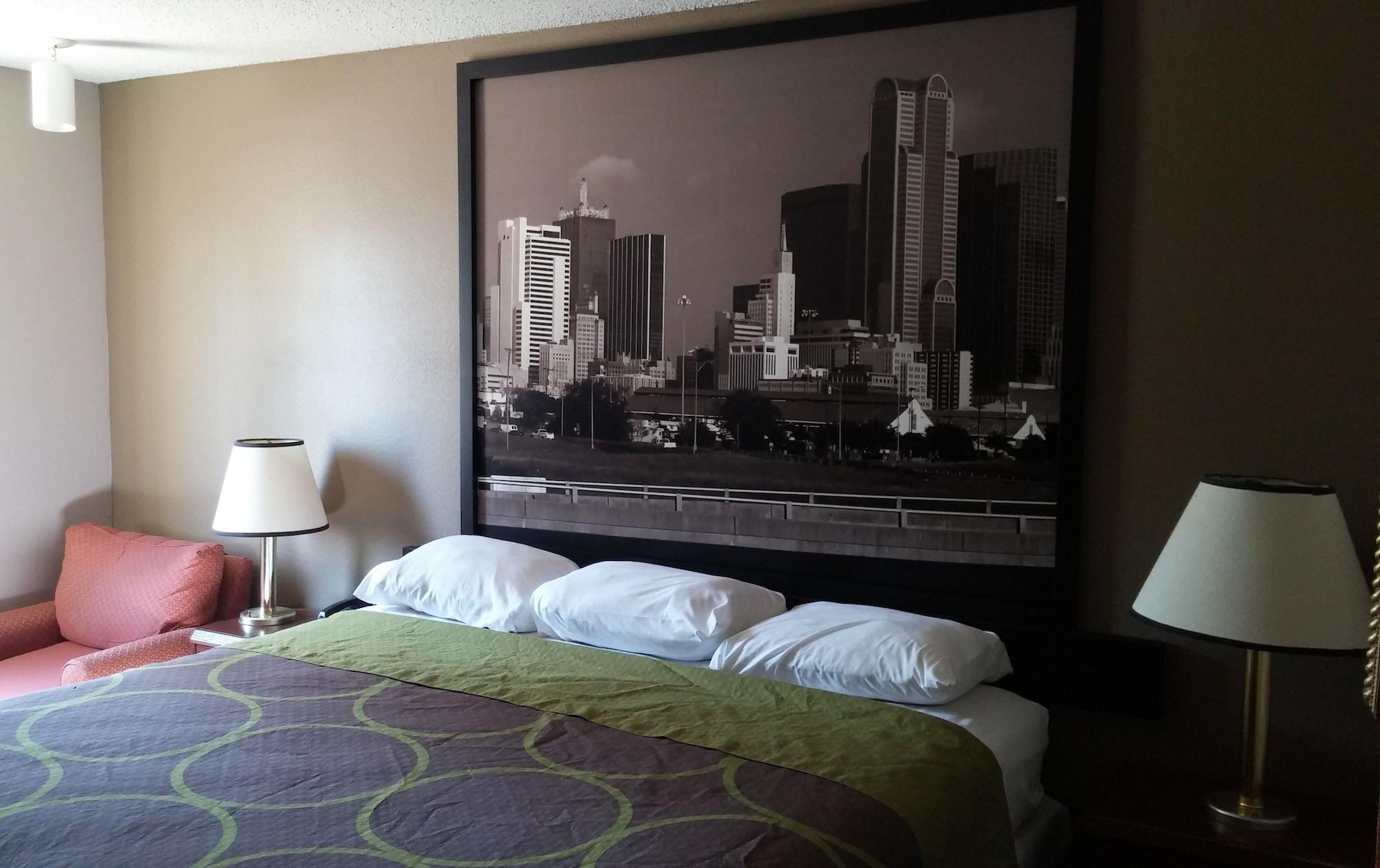 Super 8 By Wyndham Bedford Dfw Airport West Motel Bagian luar foto