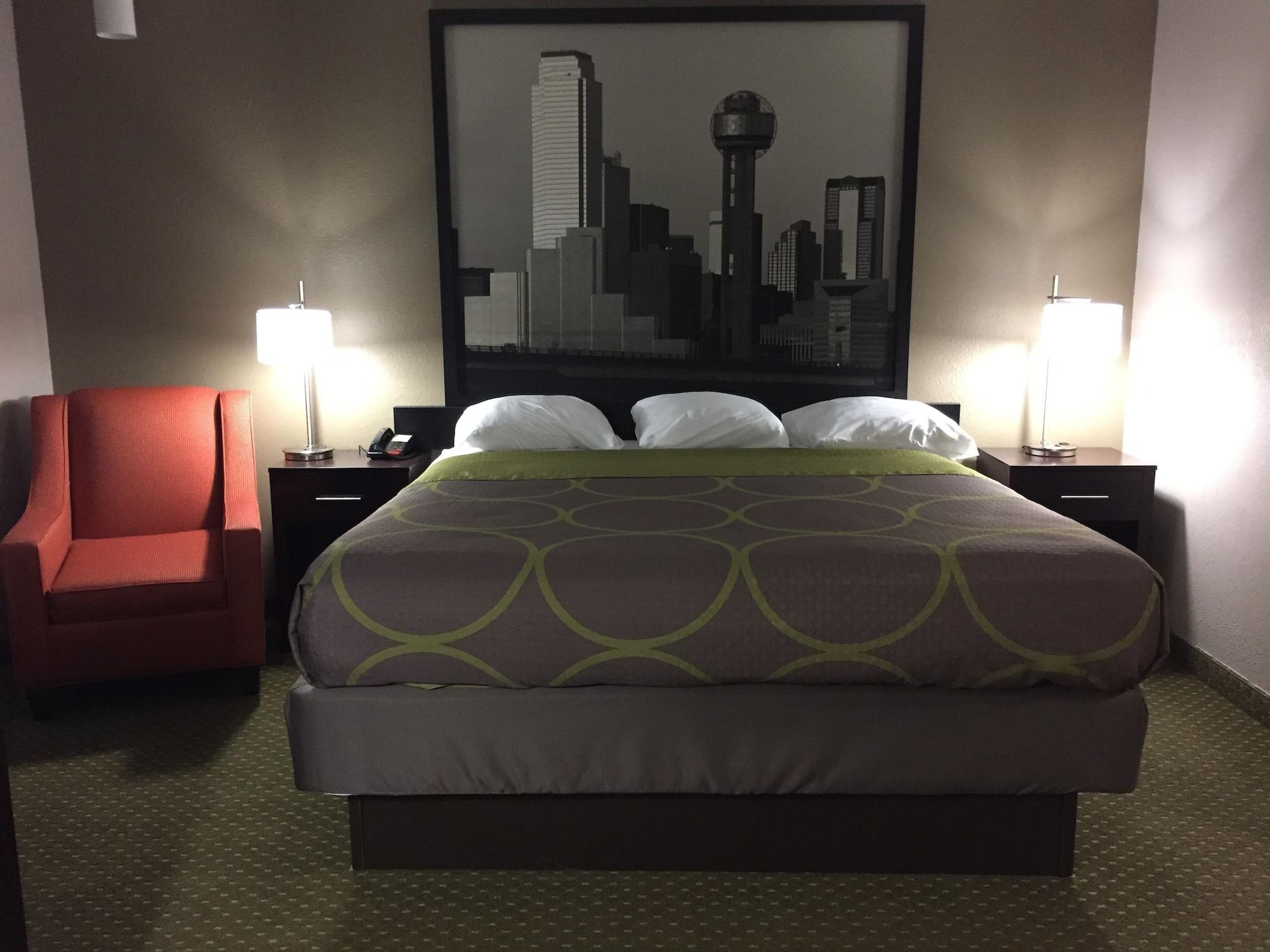 Super 8 By Wyndham Bedford Dfw Airport West Motel Bagian luar foto