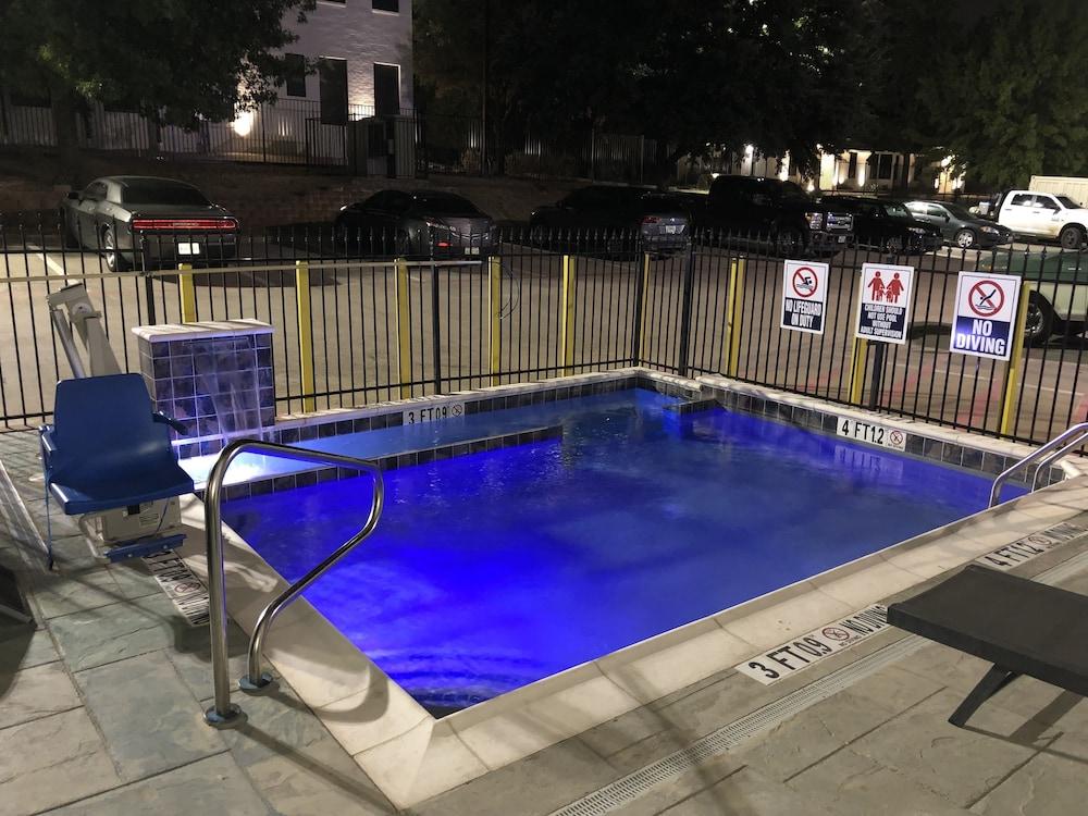 Super 8 By Wyndham Bedford Dfw Airport West Motel Bagian luar foto