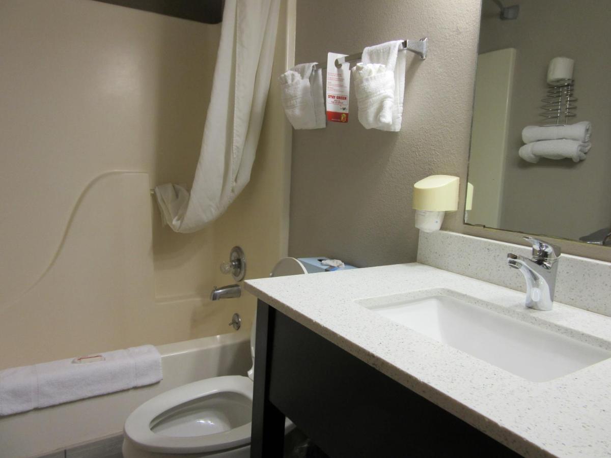 Super 8 By Wyndham Bedford Dfw Airport West Motel Bagian luar foto