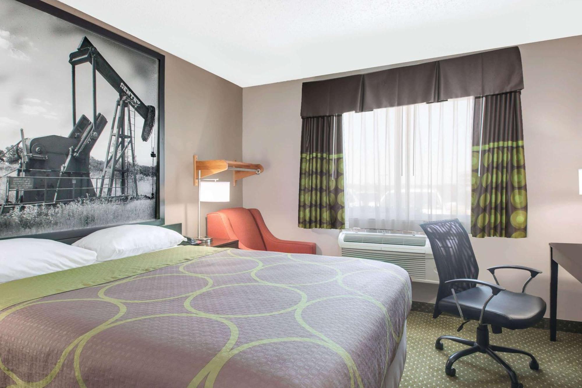 Super 8 By Wyndham Bedford Dfw Airport West Motel Bagian luar foto