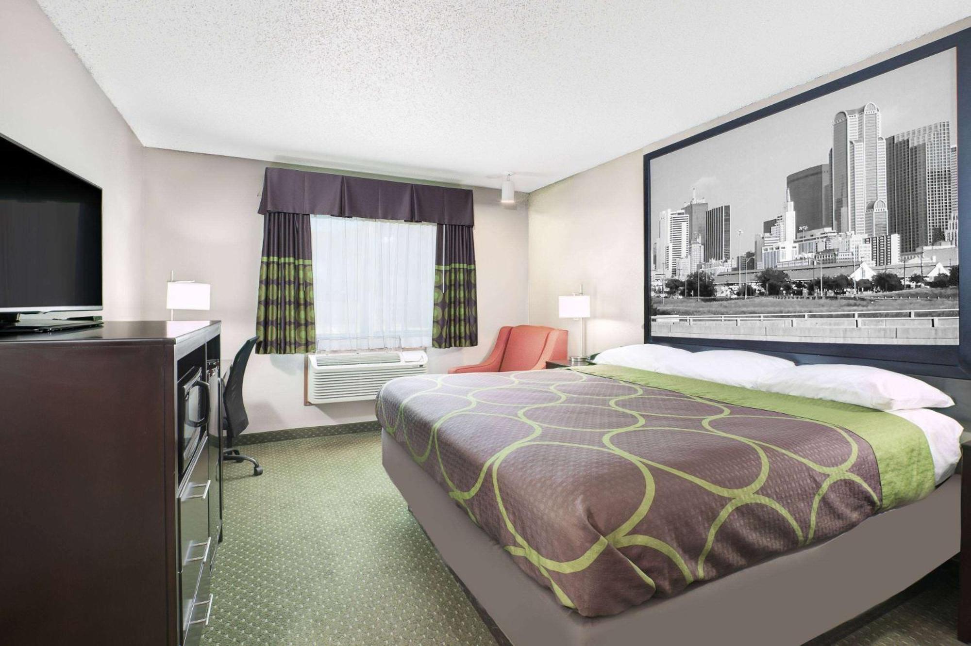 Super 8 By Wyndham Bedford Dfw Airport West Motel Bagian luar foto