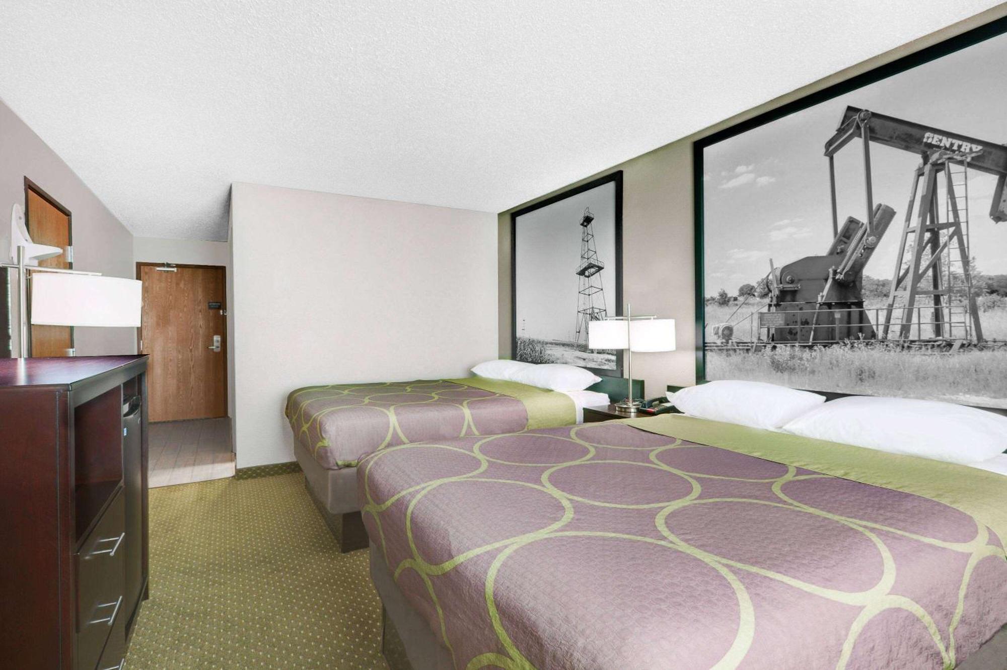 Super 8 By Wyndham Bedford Dfw Airport West Motel Bagian luar foto