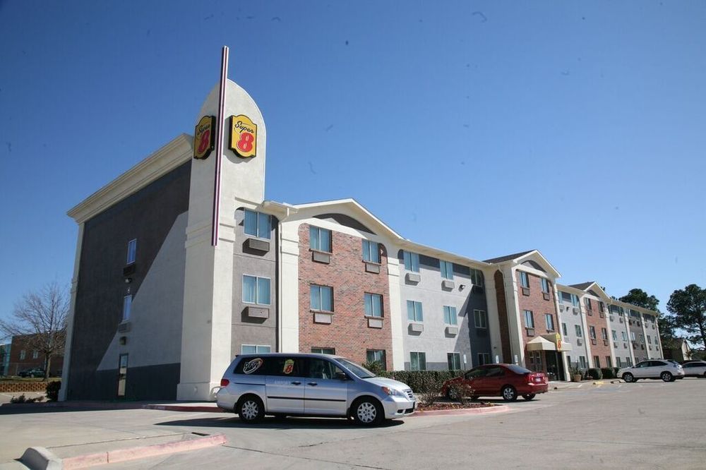 Super 8 By Wyndham Bedford Dfw Airport West Motel Bagian luar foto