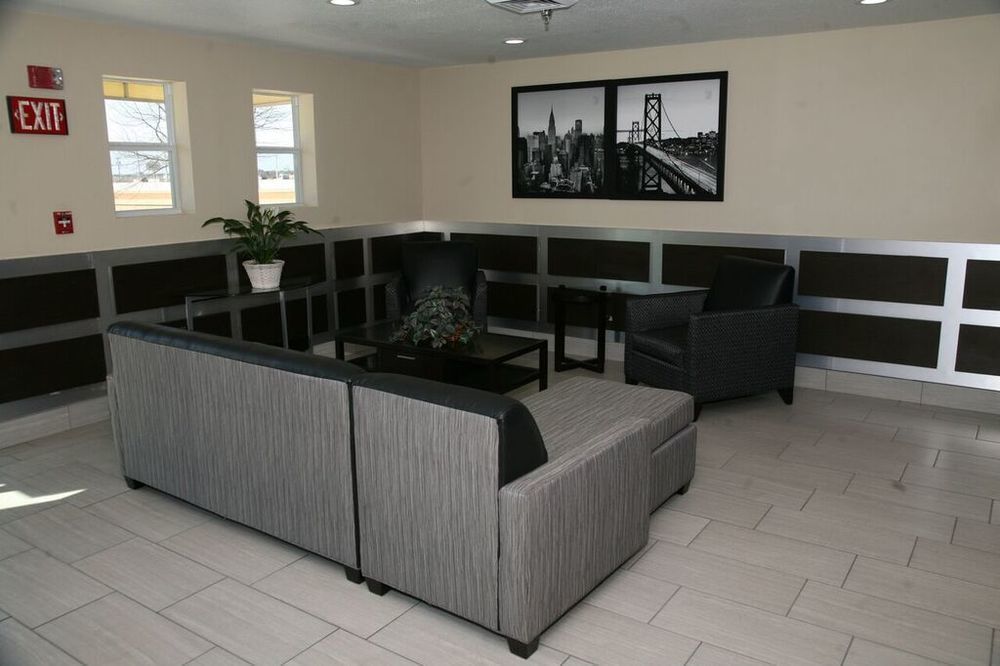 Super 8 By Wyndham Bedford Dfw Airport West Motel Bagian luar foto