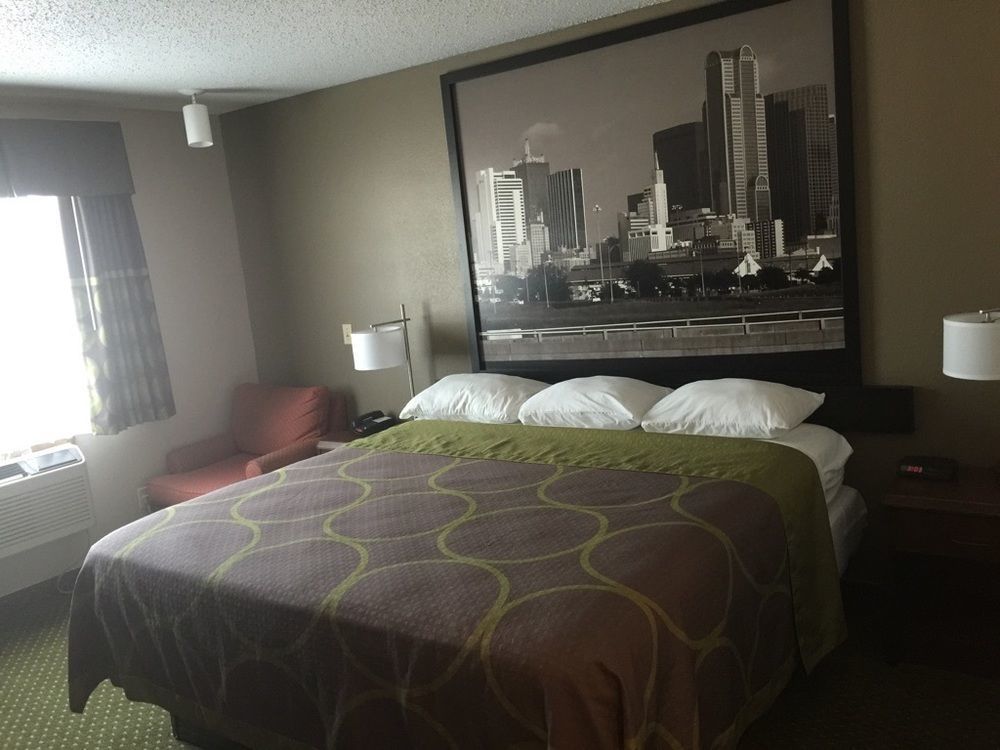 Super 8 By Wyndham Bedford Dfw Airport West Motel Bagian luar foto
