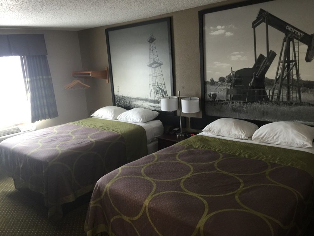 Super 8 By Wyndham Bedford Dfw Airport West Motel Bagian luar foto