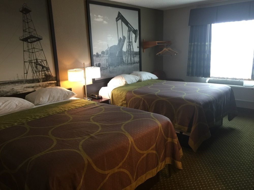 Super 8 By Wyndham Bedford Dfw Airport West Motel Bagian luar foto