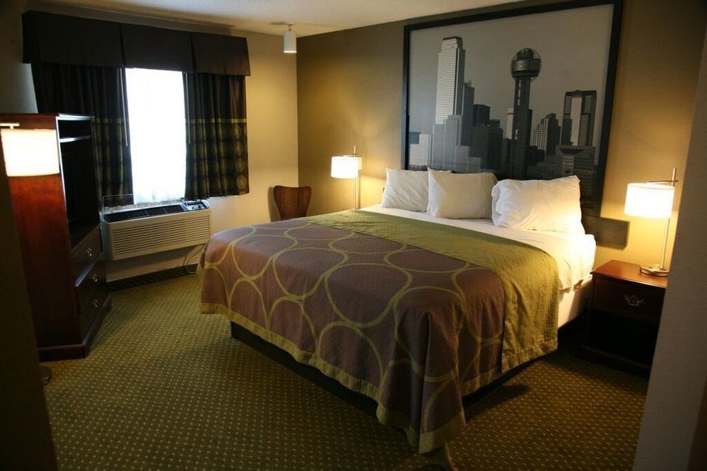 Super 8 By Wyndham Bedford Dfw Airport West Motel Bagian luar foto