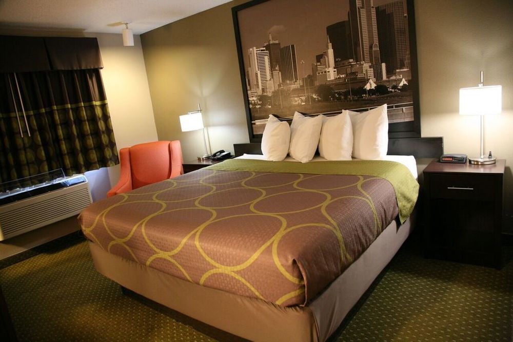 Super 8 By Wyndham Bedford Dfw Airport West Motel Bagian luar foto