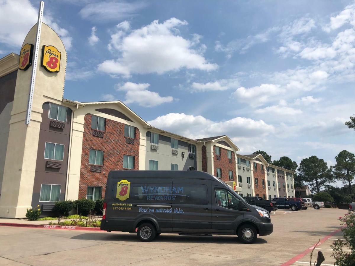 Super 8 By Wyndham Bedford Dfw Airport West Motel Bagian luar foto