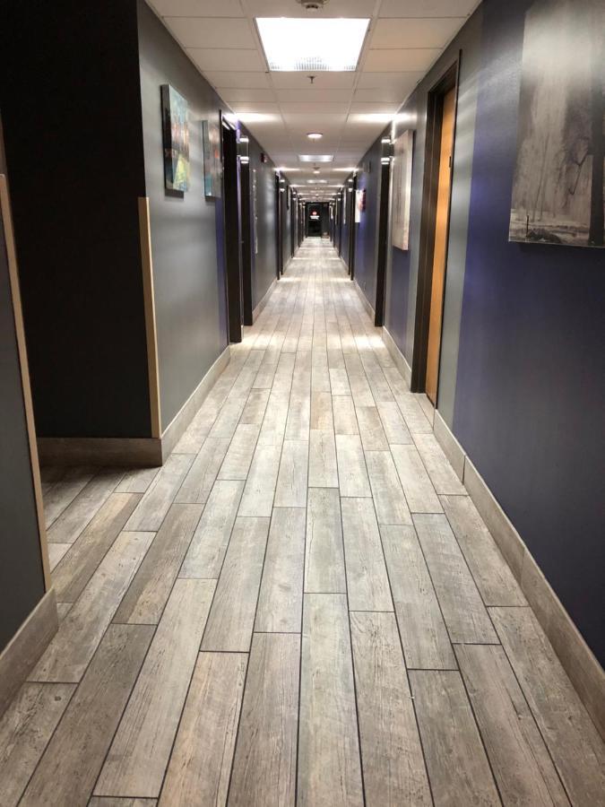 Super 8 By Wyndham Bedford Dfw Airport West Motel Bagian luar foto